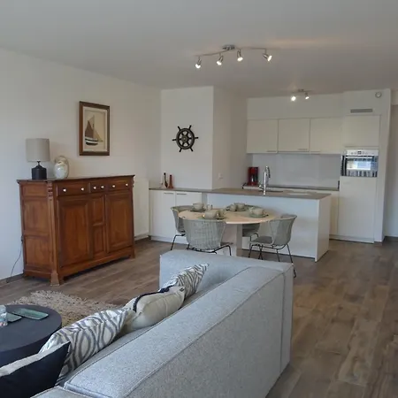 In By The Marina ניופורט