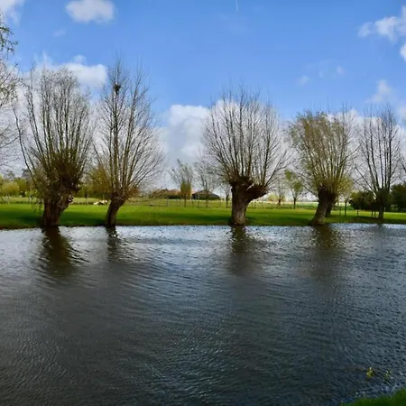 In By The Marina דירה ניופורט